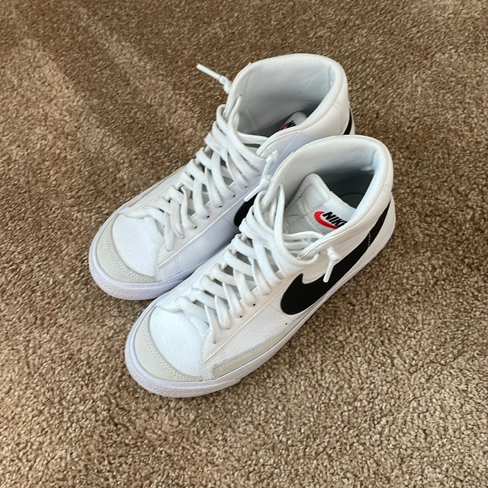 Youth 5.5 Nike Blazers